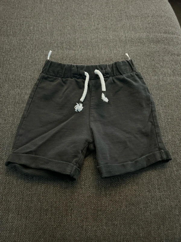 Donkergrijze short